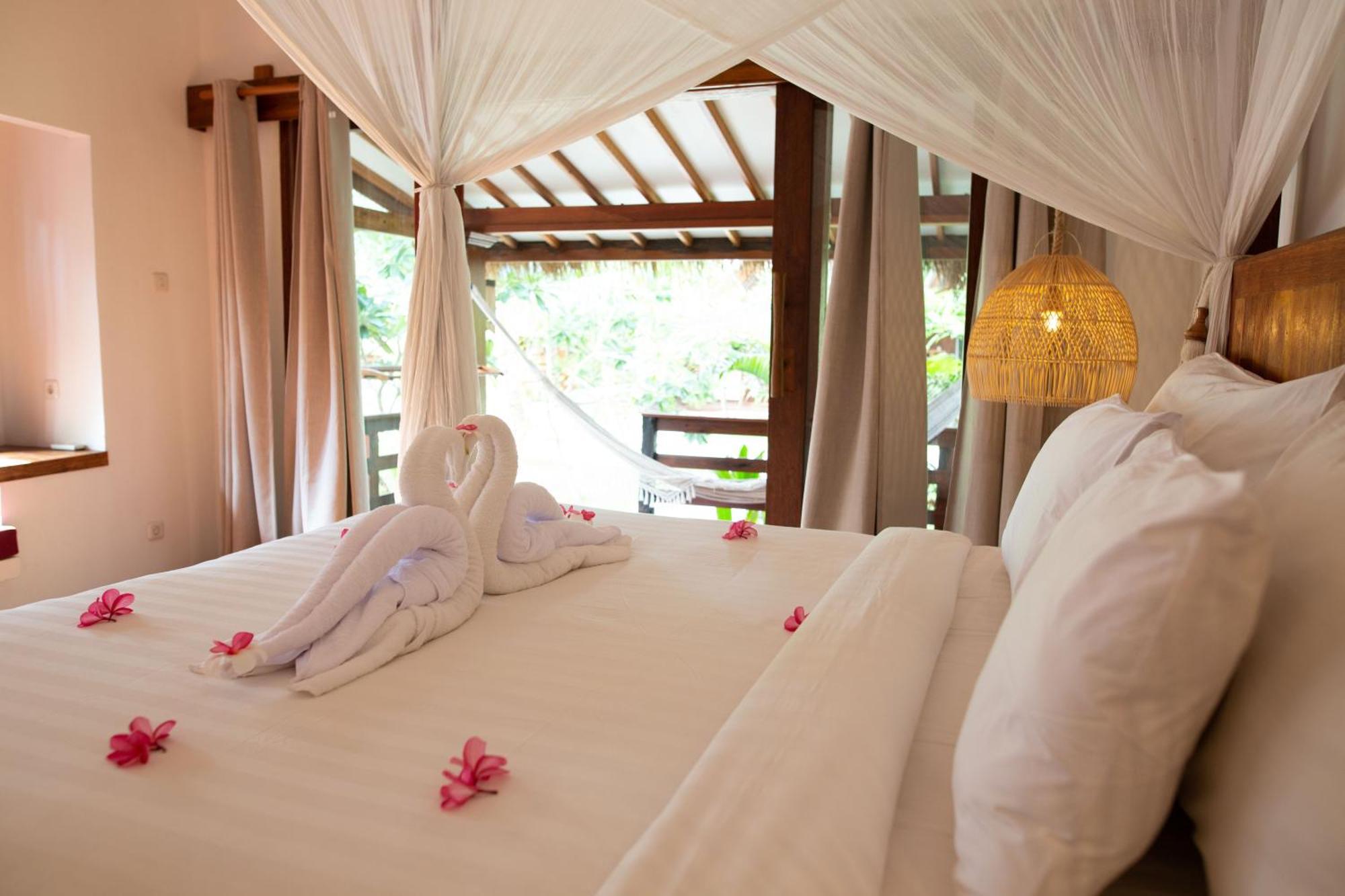 Island View Bar & Bungalow Gili Air Exterior photo